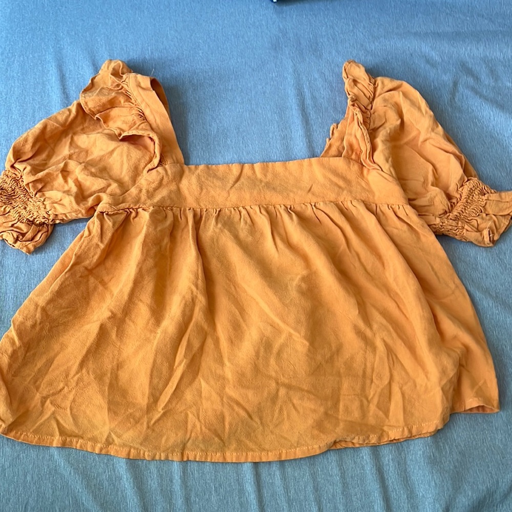 orange blouse